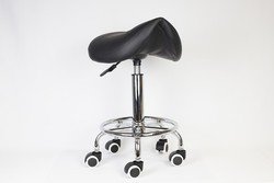 Ergonomic hydraulic stool